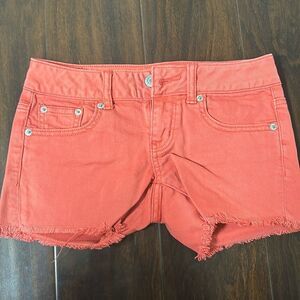 🔴 Coral colored shorts